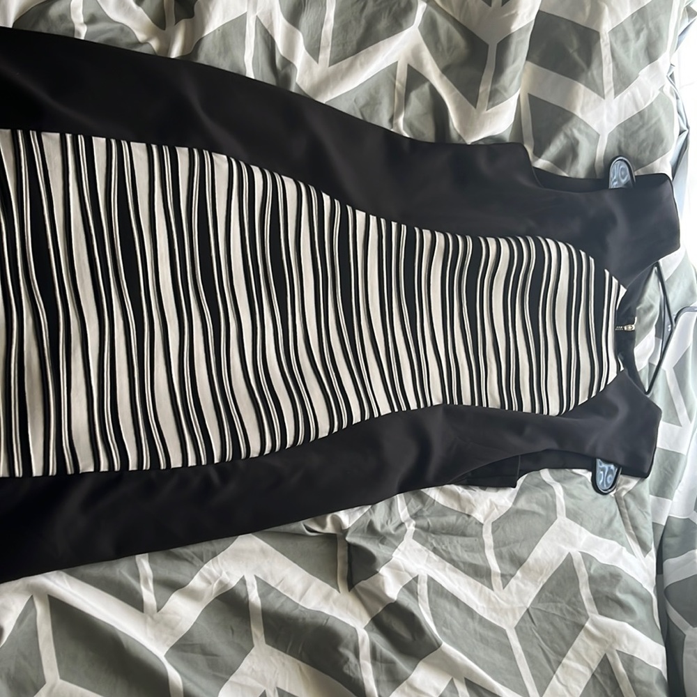 Size: 14 Color: Black and White